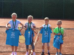finale_Žana, Ronja, Lea in Blaž, finalisti v mini tenisu
